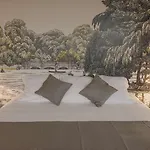 Western Hermitage مورويْ سور مير