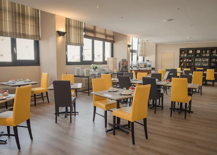 Western Hermitage Hotel 4*